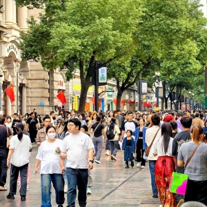 今年国庆假期国内出游7.65亿人次，总花费超7000亿元：旅游市场的经济观察 ...